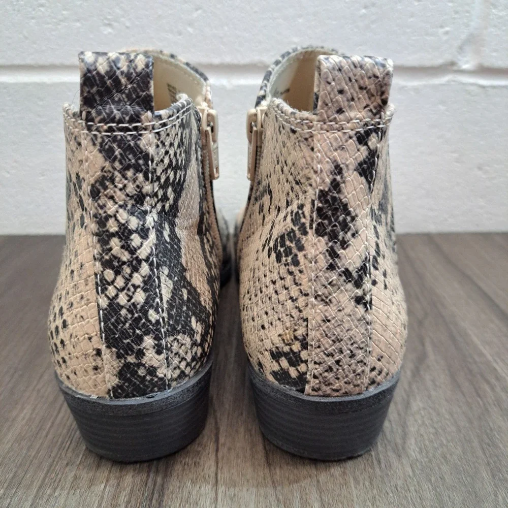 SO ankle booties